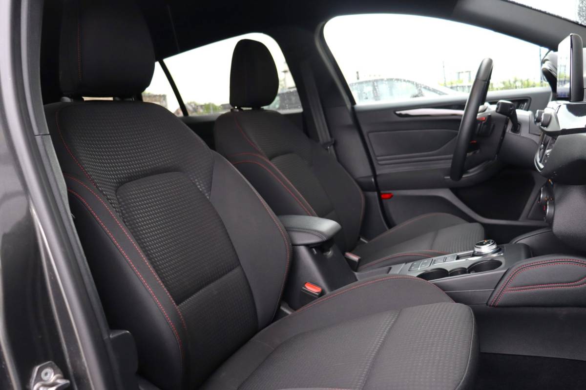 Ford Focus Ford Focus Wagon 1.0 EcoBoost Titanium ST X Business | NAP | Apple Carplay | Stoel/Stuur Verwarming | Cruise | Camera