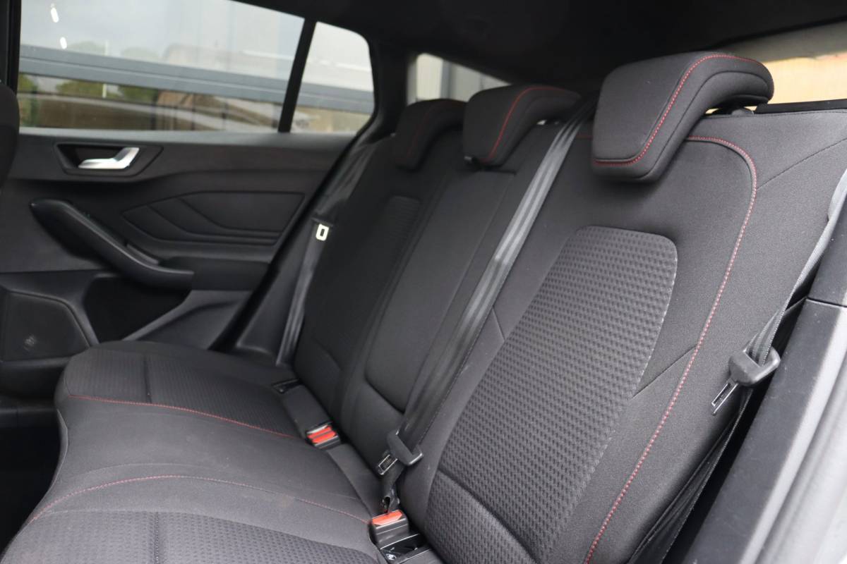 Ford Focus Ford Focus Wagon 1.0 EcoBoost Titanium ST X Business | NAP | Apple Carplay | Stoel/Stuur Verwarming | Cruise | Camera
