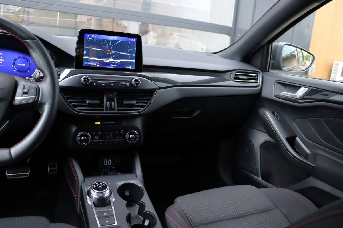 Ford Focus Ford Focus Wagon 1.0 EcoBoost Titanium ST X Business | NAP | Apple Carplay | Stoel/Stuur Verwarming | Cruise | Camera