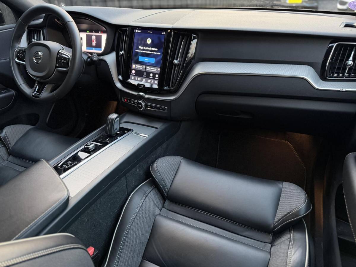 Volvo XC60 Volvo XC60 2.0 B4 Plus Dark| Facelift| Trekhaak| vol opties|
