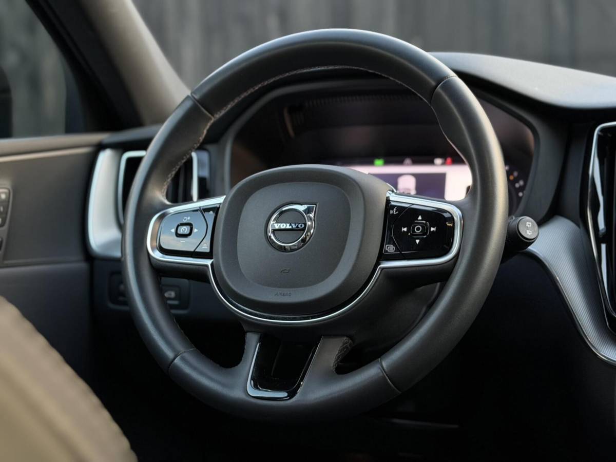 Volvo XC60 Volvo XC60 2.0 B4 Plus Dark| Facelift| Trekhaak| vol opties|