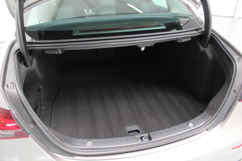 Mercedes-Benz E-Klasse Mercedes-Benz E-klasse 200 Business Solution Avantgarde 198PK, RIJKLAAR | PANORAMADAK | SFEERVERLICHTING | DEELS LEER | STANDKACHEL