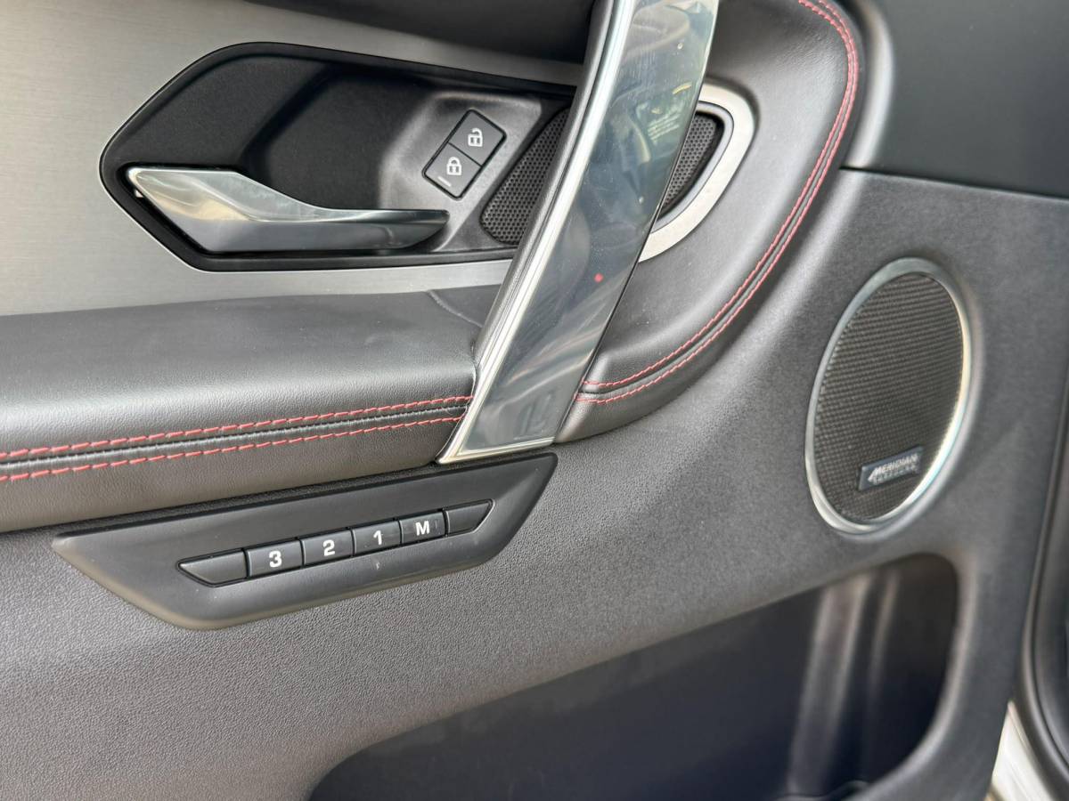 Land Rover Discovery Sport Land Rover Discovery Sport P300e 1.5 R-Dynamic HSE |Pano|ACC|Ventilatie|Winter|Meridian|Sfeer|El.Trekhaak|Silicon Premium