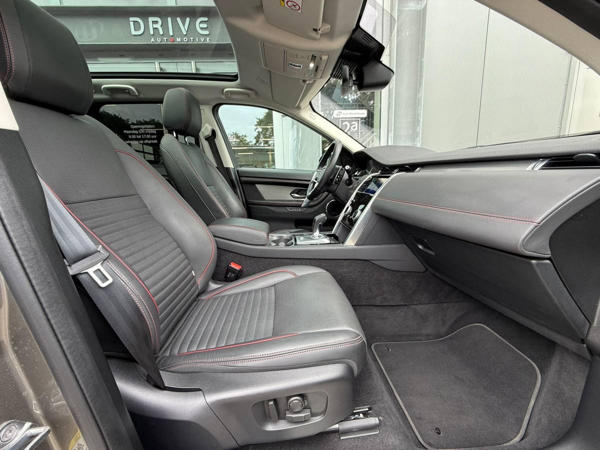 Land Rover Discovery Sport Land Rover Discovery Sport P300e 1.5 R-Dynamic HSE |Pano|ACC|Ventilatie|Winter|Meridian|Sfeer|El.Trekhaak|Silicon Premium