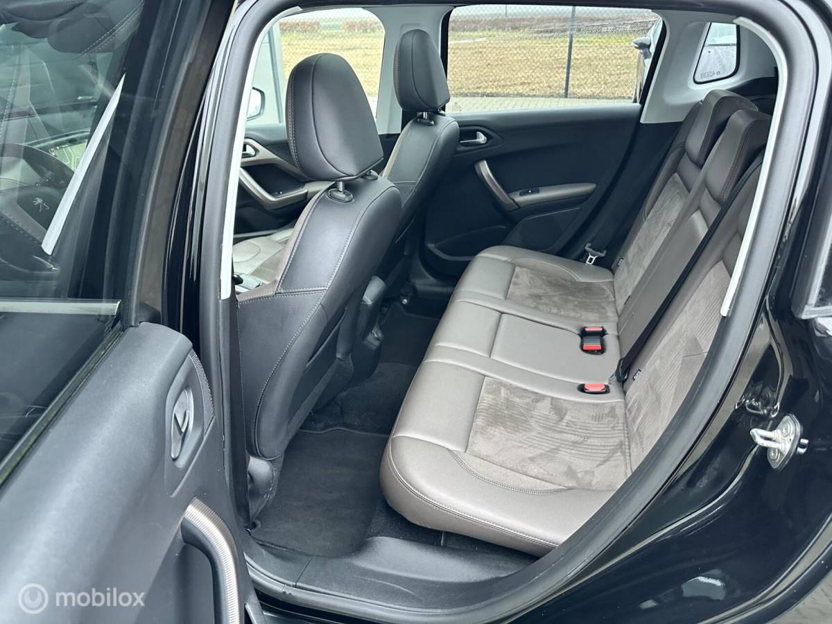 Peugeot 2008 Peugeot 2008 1.2 PureTech Féline