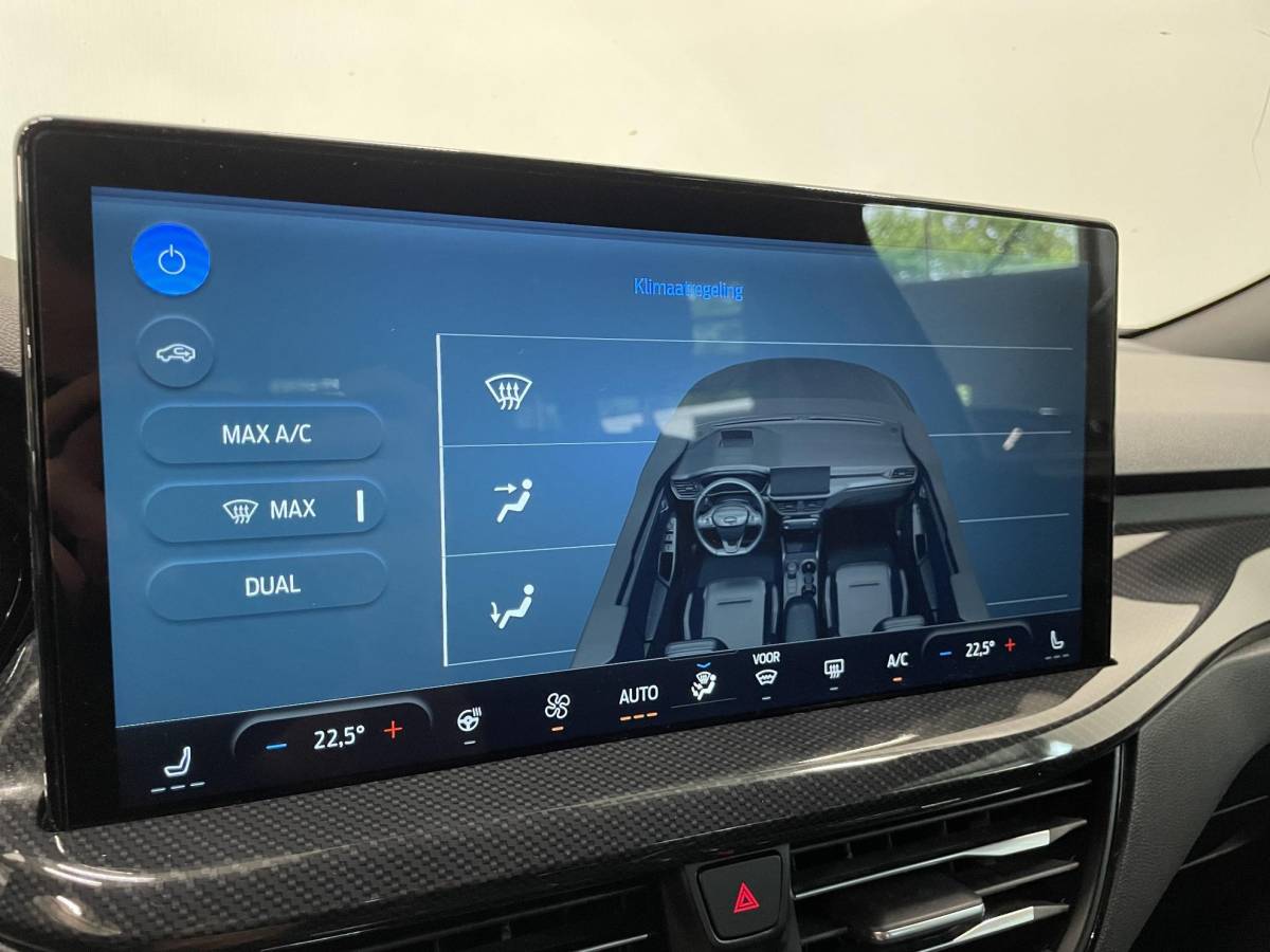 Ford Focus Ford Focus Wagon 1.0 EcoBoost Hybrid 155 pk ST Line Automaat LED Winterpakket PDC VA+Camera Carplay Navi Adaptive Cruise Control Privacy Glass