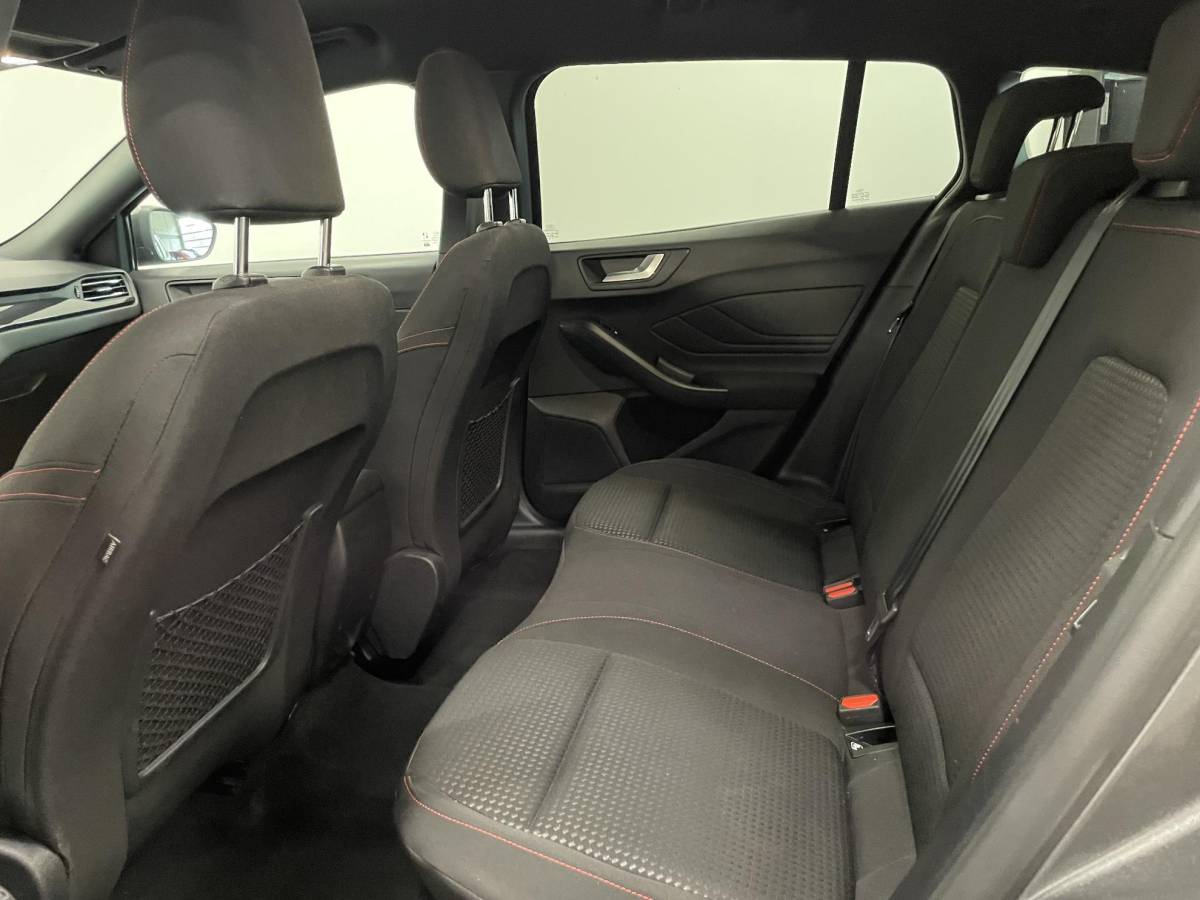 Ford Focus Ford Focus Wagon 1.0 EcoBoost Hybrid 155 pk ST Line Automaat LED Winterpakket PDC VA+Camera Carplay Navi Adaptive Cruise Control Privacy Glass