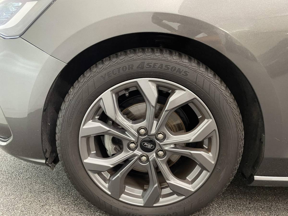 Ford Focus Ford Focus Wagon 1.0 EcoBoost Hybrid 155 pk ST Line Automaat LED Winterpakket PDC VA+Camera Carplay Navi Adaptive Cruise Control Privacy Glass