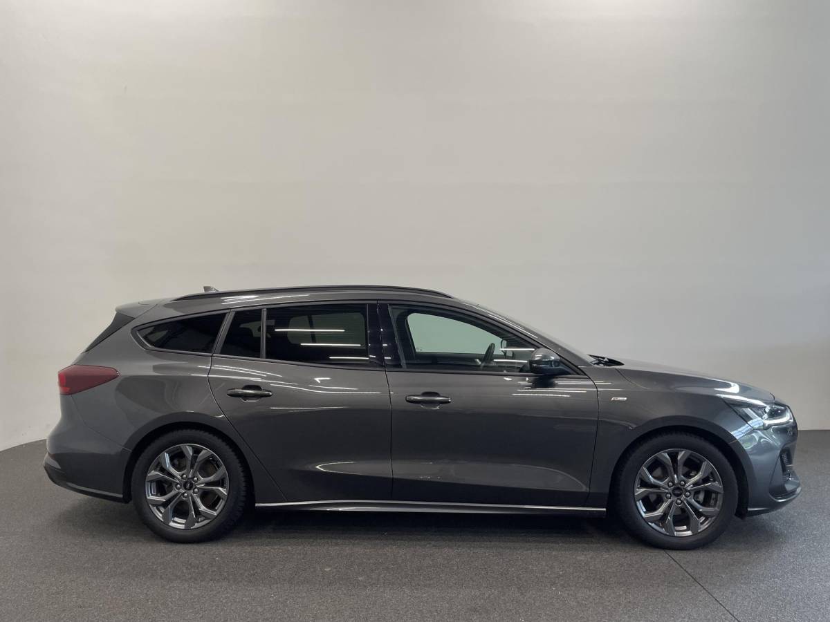 Ford Focus Ford Focus Wagon 1.0 EcoBoost Hybrid 155 pk ST Line Automaat LED Winterpakket PDC VA+Camera Carplay Navi Adaptive Cruise Control Privacy Glass