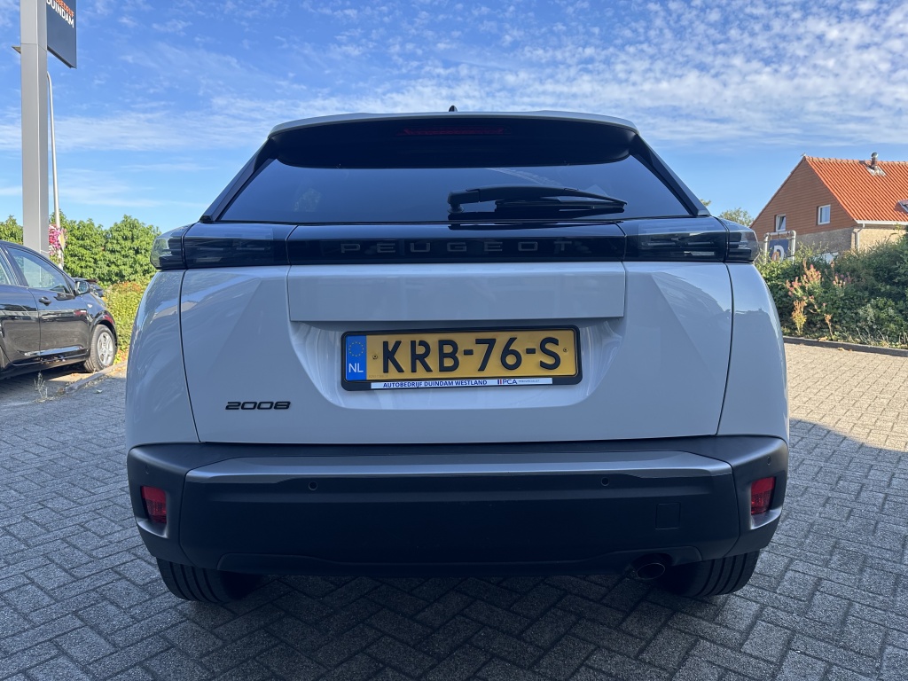 Peugeot 2008 Peugeot 2008 1.2 Allure 100 PK | CarPlay & Android Auto | Sensoren voor & achter |
