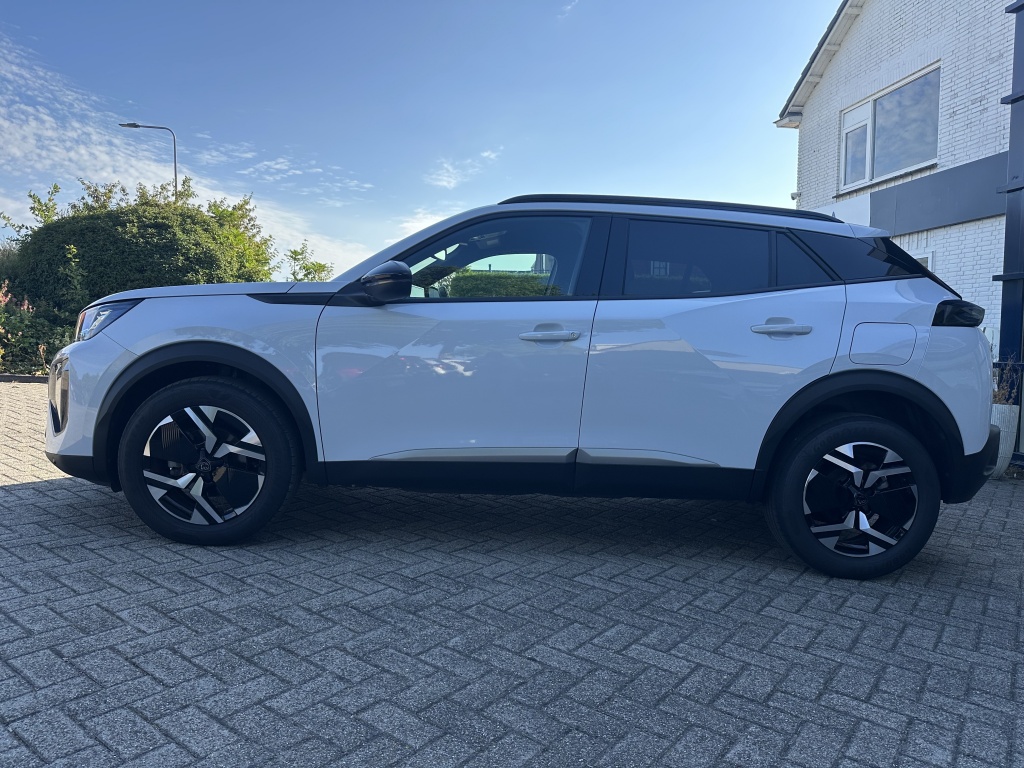 Peugeot 2008 Peugeot 2008 1.2 Allure 100 PK | CarPlay & Android Auto | Sensoren voor & achter |