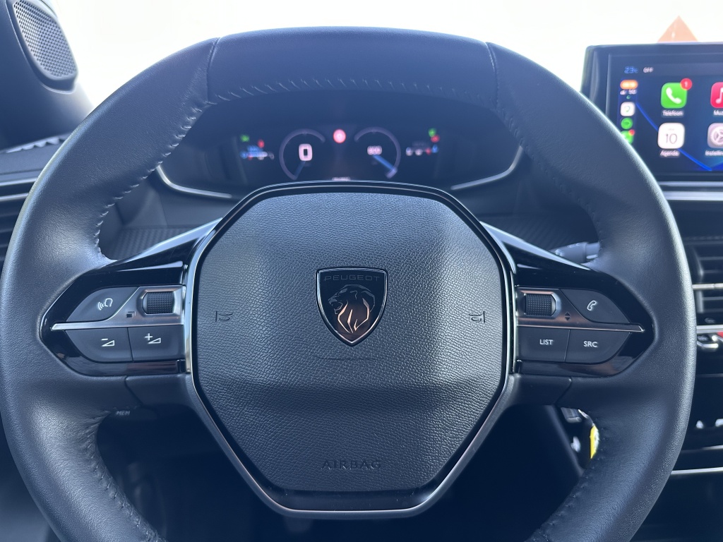 Peugeot 2008 Peugeot 2008 1.2 Allure 100 PK | CarPlay & Android Auto | Sensoren voor & achter |