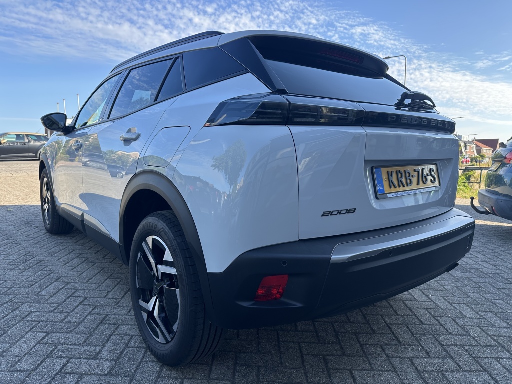 Peugeot 2008 Peugeot 2008 1.2 Allure 100 PK | CarPlay & Android Auto | Sensoren voor & achter |