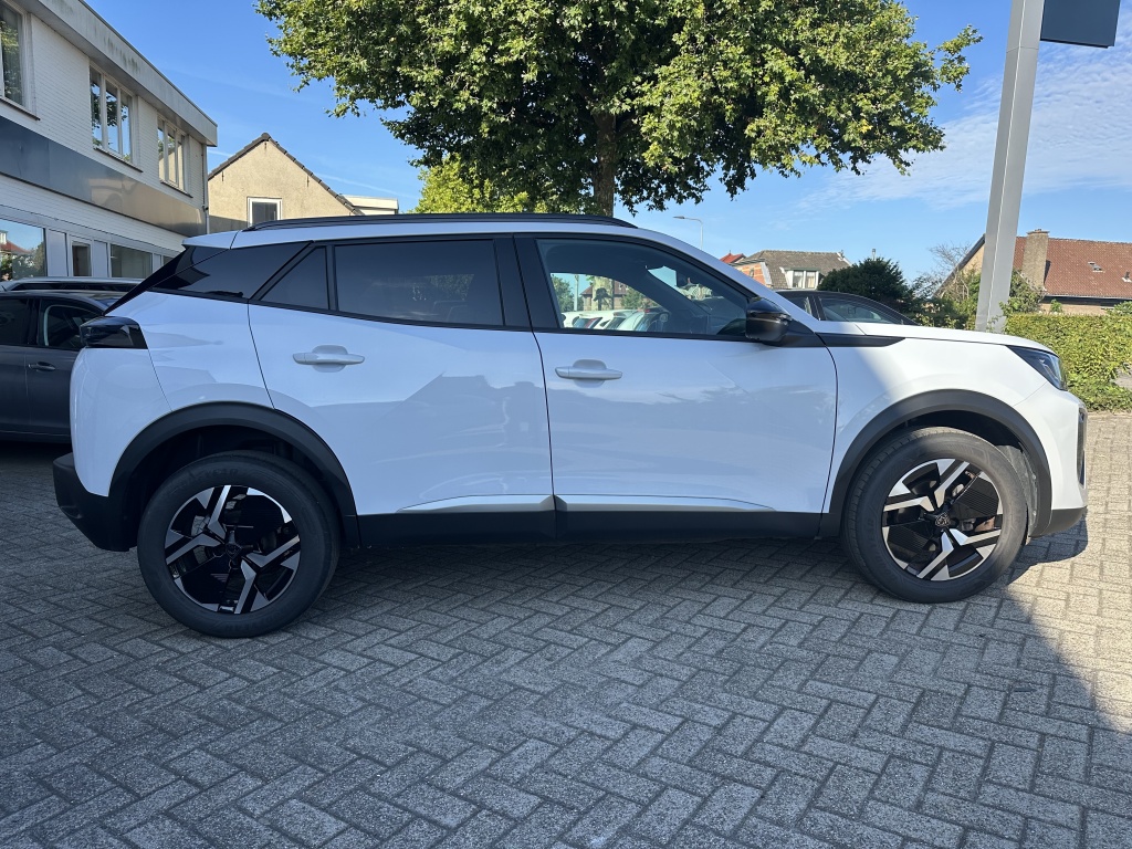 Peugeot 2008 Peugeot 2008 1.2 Allure 100 PK | CarPlay & Android Auto | Sensoren voor & achter |