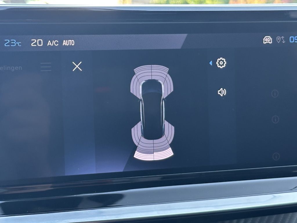 Peugeot 2008 Peugeot 2008 1.2 Allure 100 PK | CarPlay & Android Auto | Sensoren voor & achter |