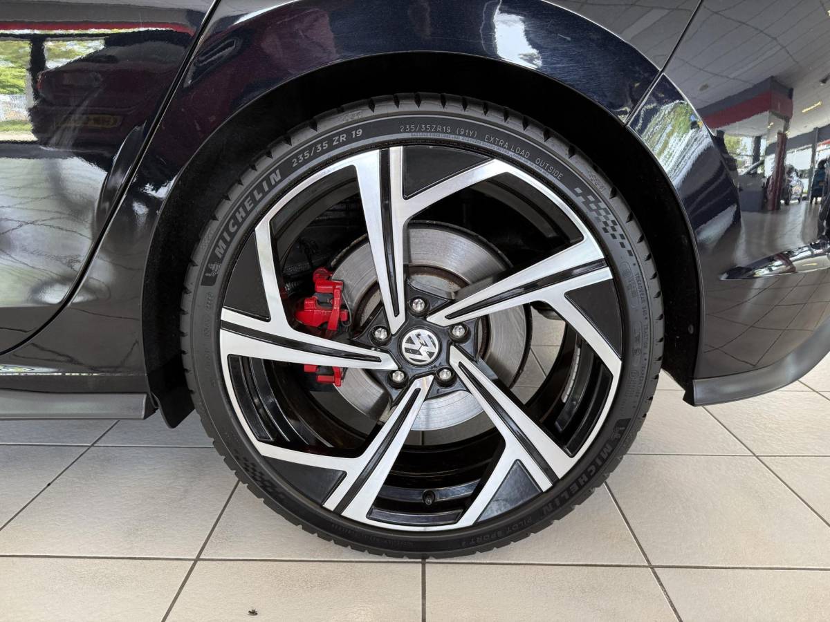 Volkswagen Golf Volkswagen Golf 2.0 TSI GTI 245PK *19LM*NAVI*APP*CAM*ADAP*