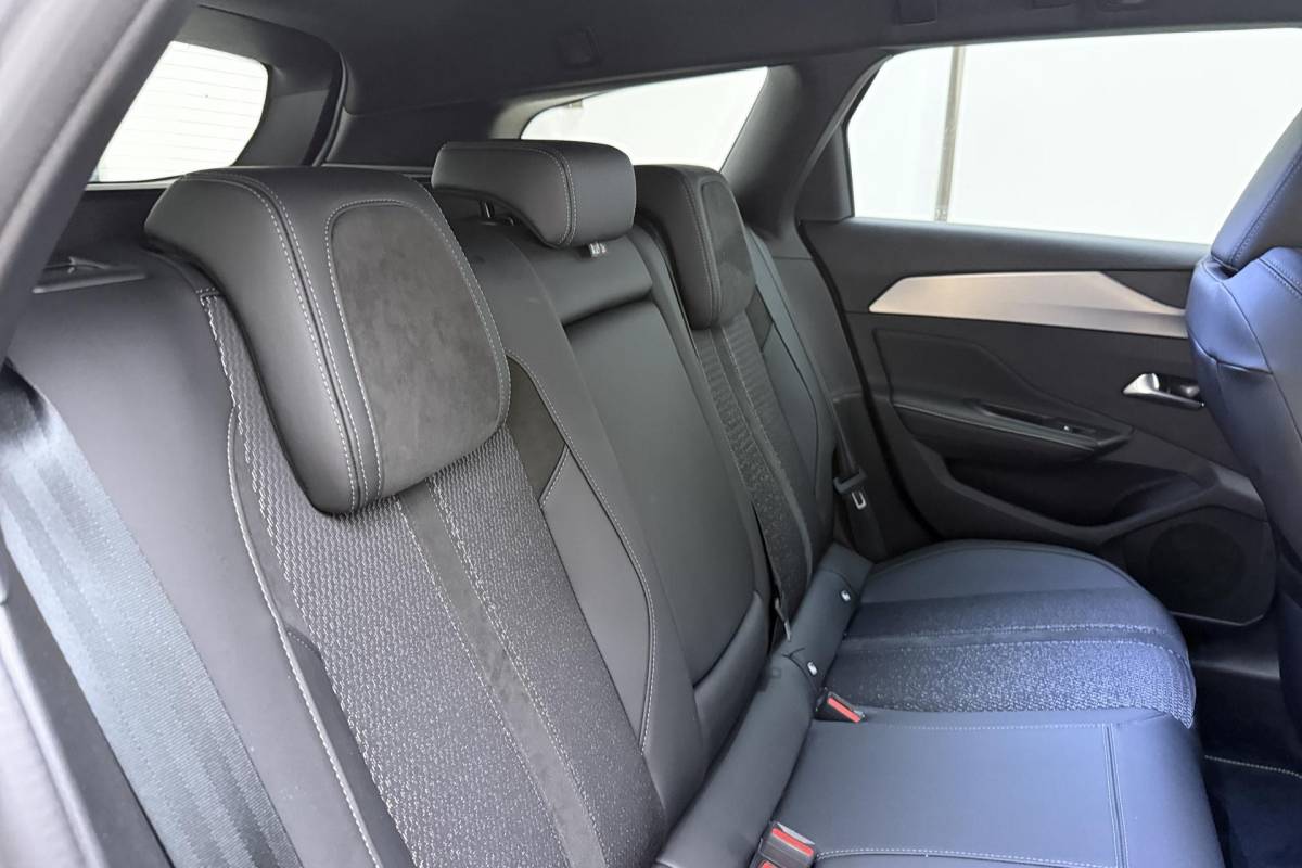 Peugeot 308 Peugeot 308 SW 1.2T 130pk Automaat GT | DEMO | Adaptive Cruise Control | Camera | Matrix LED | Keyless Entry & Start | Navigatie | Apple Carplay/Android Auto