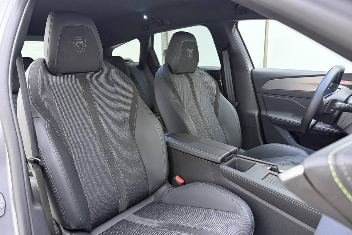 Peugeot 308 Peugeot 308 SW 1.2T 130pk Automaat GT | DEMO | Adaptive Cruise Control | Camera | Matrix LED | Keyless Entry & Start | Navigatie | Apple Carplay/Android Auto
