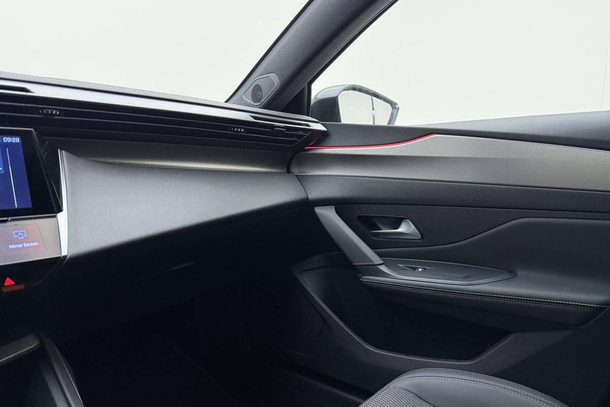 Peugeot 308 Peugeot 308 SW 1.2T 130pk Automaat GT | DEMO | Adaptive Cruise Control | Camera | Matrix LED | Keyless Entry & Start | Navigatie | Apple Carplay/Android Auto