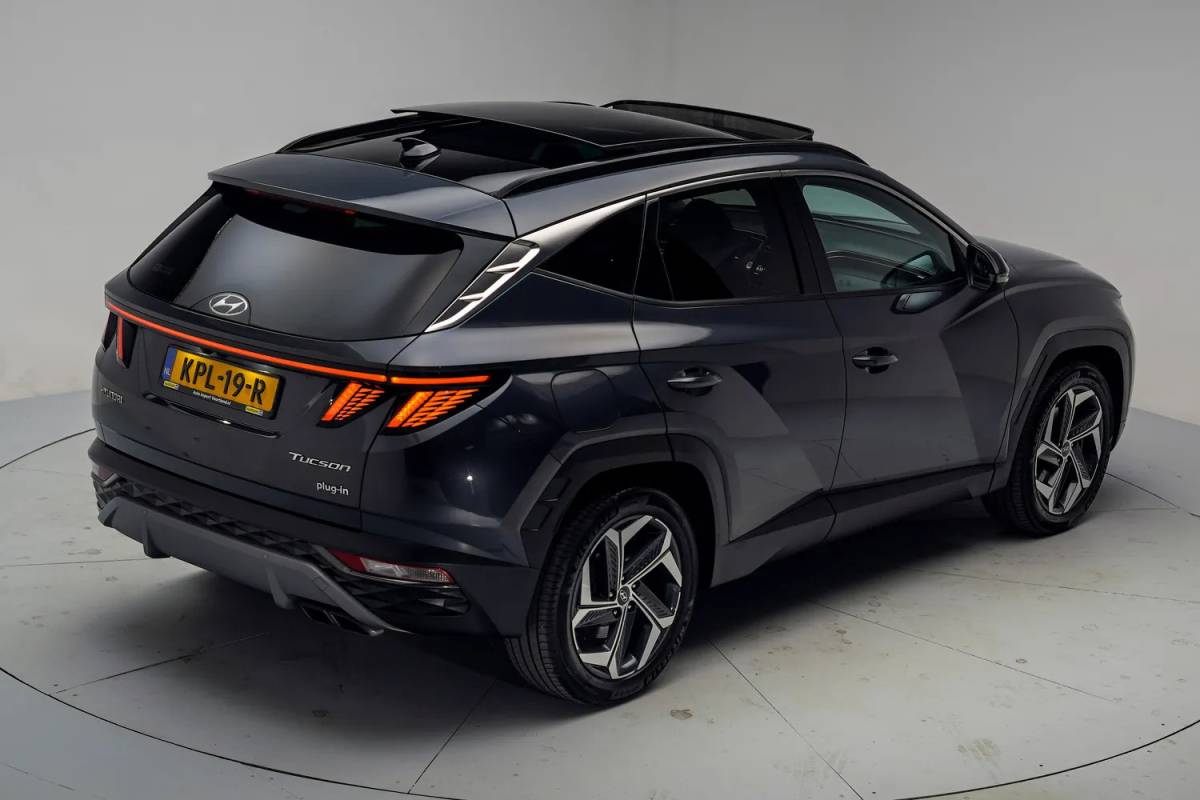 Hyundai Tucson Hyundai Tucson 1.6 T-GDI 265pk PHEV Premium Sky SoH 97,1 % [ Panorama Apple / Android LED Navi Camera ]