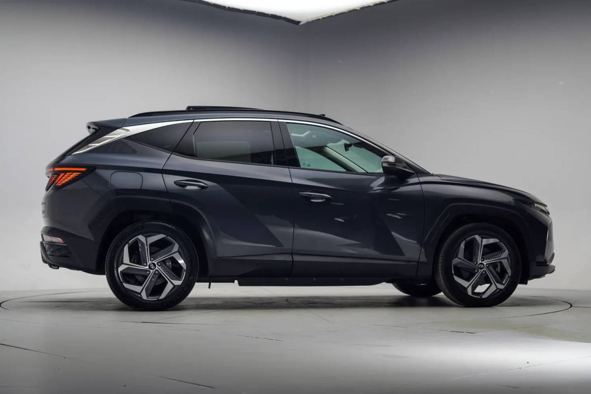 Hyundai Tucson Hyundai Tucson 1.6 T-GDI 265pk PHEV Premium Sky SoH 97,1 % [ Panorama Apple / Android LED Navi Camera ]