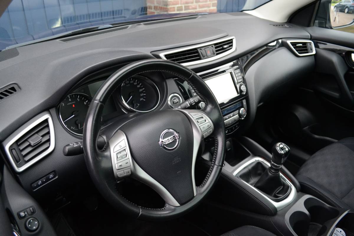 Nissan QASHQAI Nissan Qashqai 1.6 Connect Edition | Panoramadak | Trekhaak | 360 Camera | Cruise | Clima