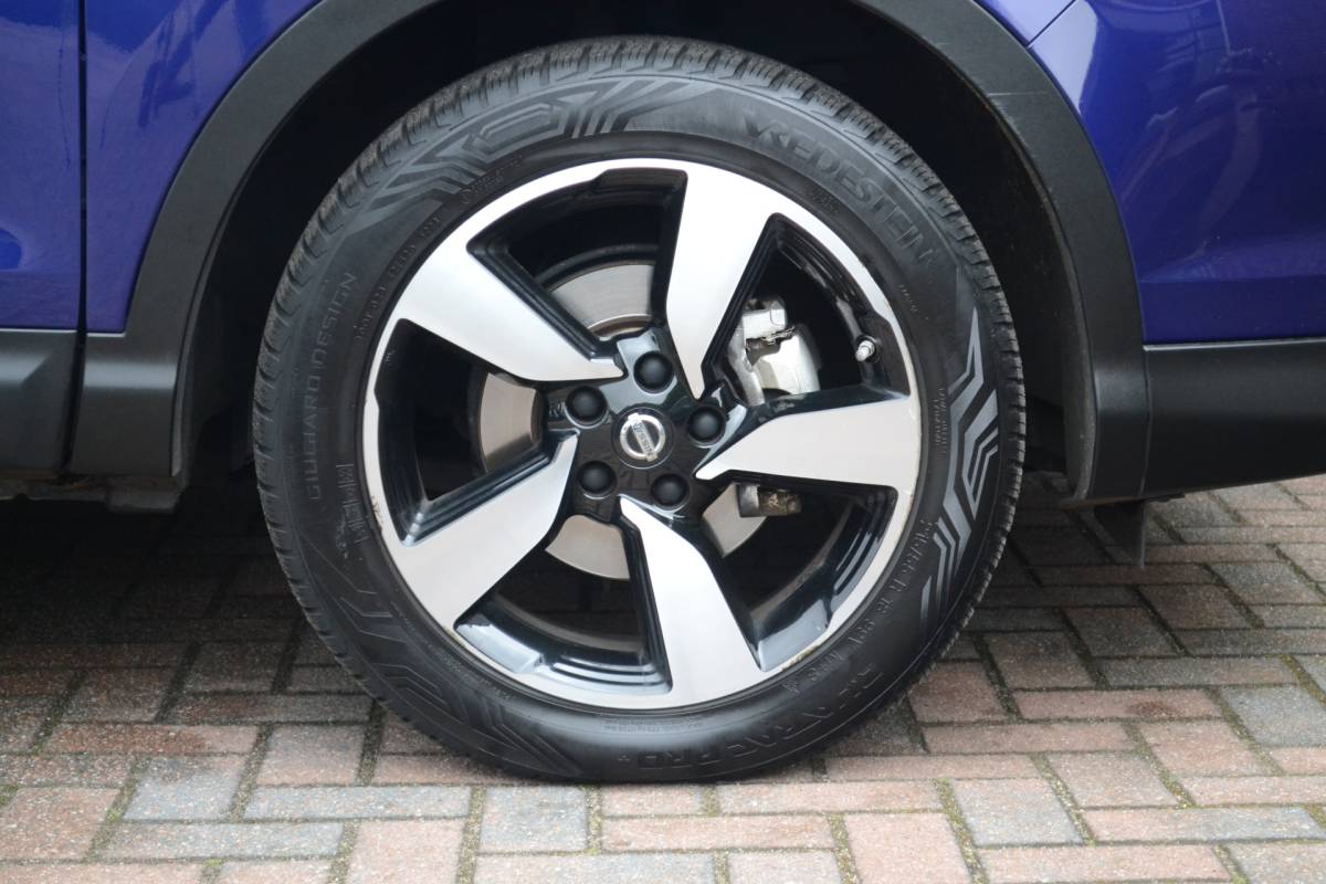 Nissan QASHQAI Nissan Qashqai 1.6 Connect Edition | Panoramadak | Trekhaak | 360 Camera | Cruise | Clima