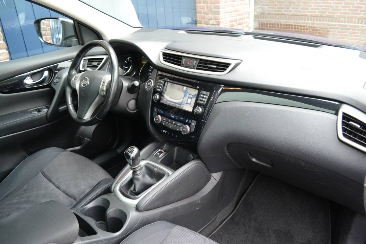 Nissan QASHQAI Nissan Qashqai 1.6 Connect Edition | Panoramadak | Trekhaak | 360 Camera | Cruise | Clima