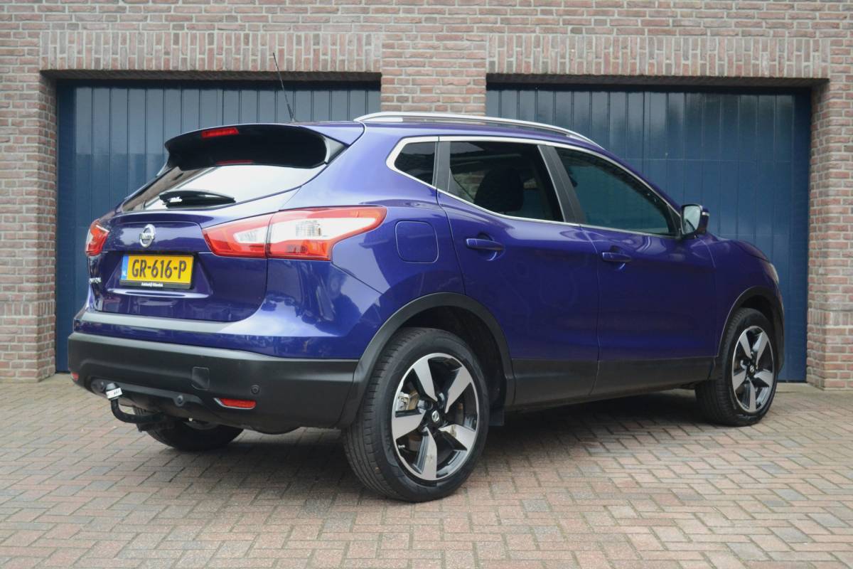 Nissan QASHQAI Nissan Qashqai 1.6 Connect Edition | Panoramadak | Trekhaak | 360 Camera | Cruise | Clima