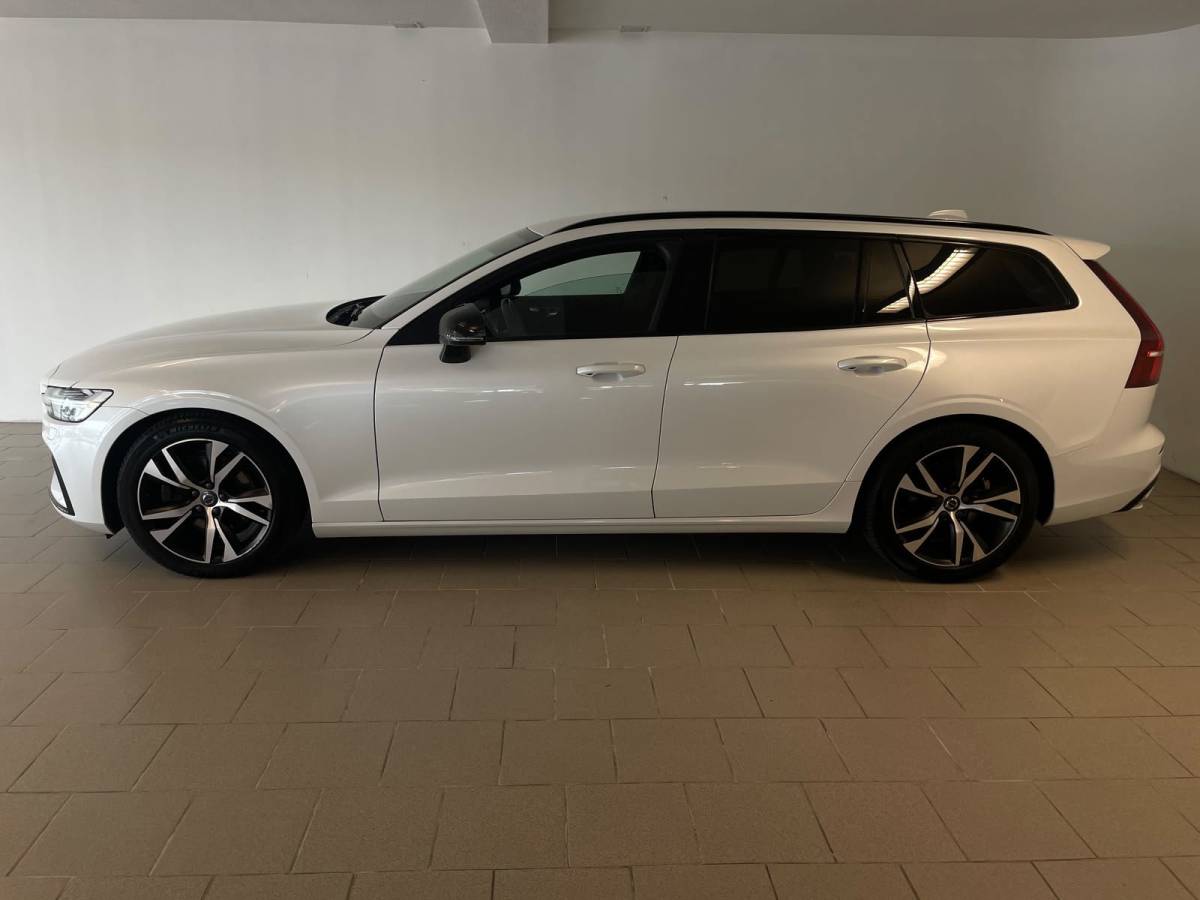 Volvo V60 Volvo V60 2.0 B3 R-Design AUTOMAAT AIRCO NAVI CRUISE BLUETOOTH ELEK STOELEN HARMAN KARDON VELGEN CAMERA PRIVACYGLAS NETTE AUTO