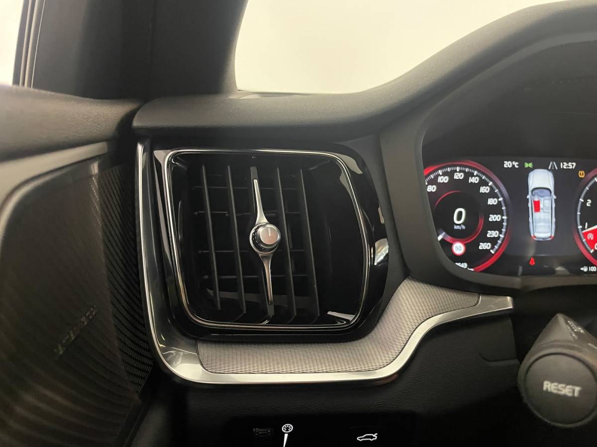 Volvo V60 Volvo V60 2.0 B3 R-Design AUTOMAAT AIRCO NAVI CRUISE BLUETOOTH ELEK STOELEN HARMAN KARDON VELGEN CAMERA PRIVACYGLAS NETTE AUTO