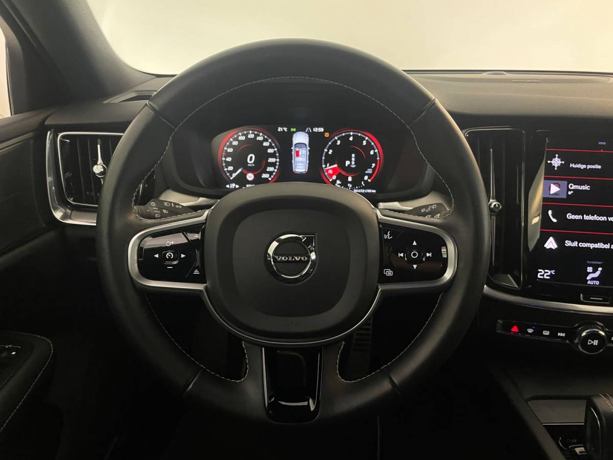 Volvo V60 Volvo V60 2.0 B3 R-Design AUTOMAAT AIRCO NAVI CRUISE BLUETOOTH ELEK STOELEN HARMAN KARDON VELGEN CAMERA PRIVACYGLAS NETTE AUTO