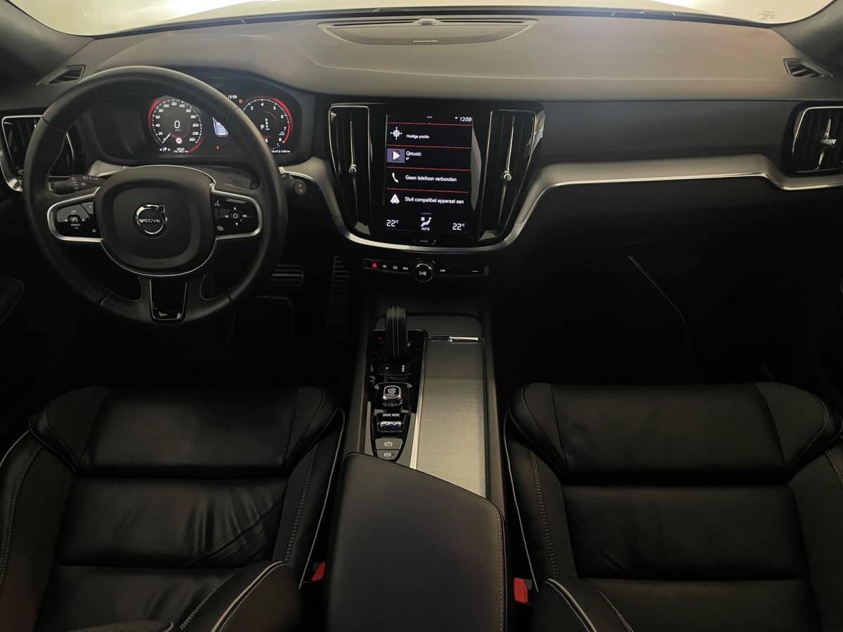 Volvo V60 Volvo V60 2.0 B3 R-Design AUTOMAAT AIRCO NAVI CRUISE BLUETOOTH ELEK STOELEN HARMAN KARDON VELGEN CAMERA PRIVACYGLAS NETTE AUTO