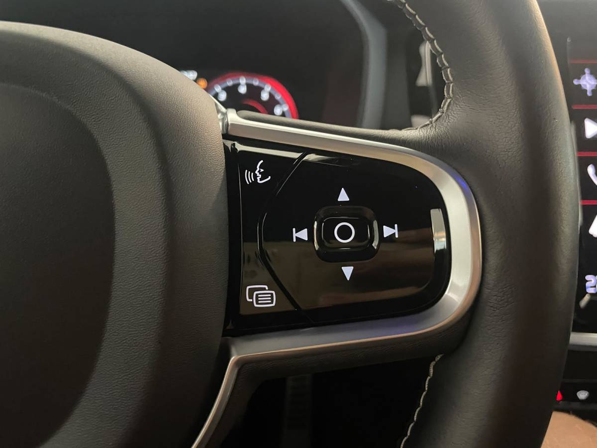 Volvo V60 Volvo V60 2.0 B3 R-Design AUTOMAAT AIRCO NAVI CRUISE BLUETOOTH ELEK STOELEN HARMAN KARDON VELGEN CAMERA PRIVACYGLAS NETTE AUTO