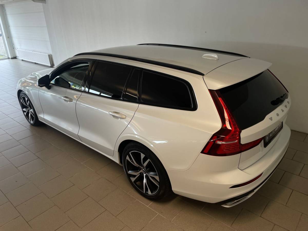Volvo V60 Volvo V60 2.0 B3 R-Design AUTOMAAT AIRCO NAVI CRUISE BLUETOOTH ELEK STOELEN HARMAN KARDON VELGEN CAMERA PRIVACYGLAS NETTE AUTO