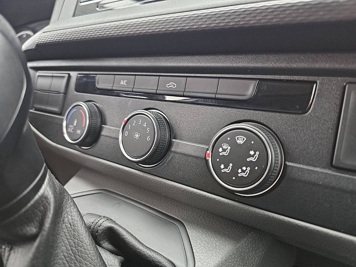 Volkswagen Transporter VOLKSWAGEN TRANSPORTER 2.0 TDI L2H1 150Pk Automaat T6.1 Achterdeuren Carplay 3-Zits Camera BPM-vrij Lm-Velgen Bumpers-Kleur!