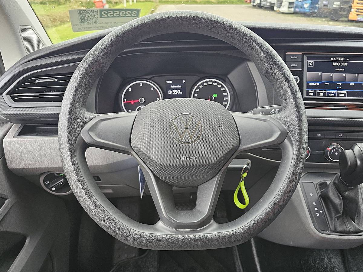 Volkswagen Transporter VOLKSWAGEN TRANSPORTER 2.0 TDI L2H1 150Pk Automaat T6.1 Achterdeuren Carplay 3-Zits Camera BPM-vrij Lm-Velgen Bumpers-Kleur!