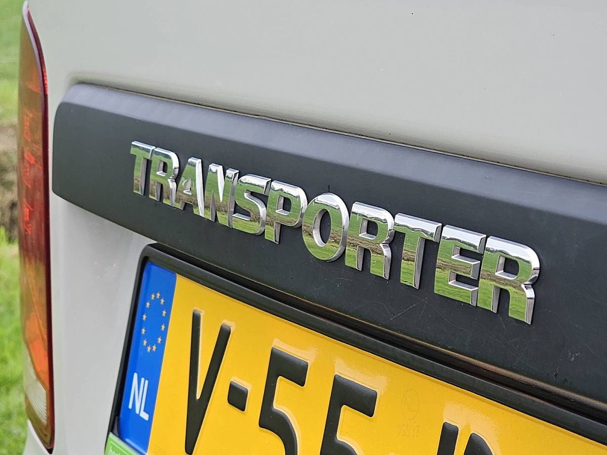 Volkswagen Transporter VOLKSWAGEN TRANSPORTER 2.0 TDI L2H1 150Pk Automaat T6.1 Achterdeuren Carplay 3-Zits Camera BPM-vrij Lm-Velgen Bumpers-Kleur!