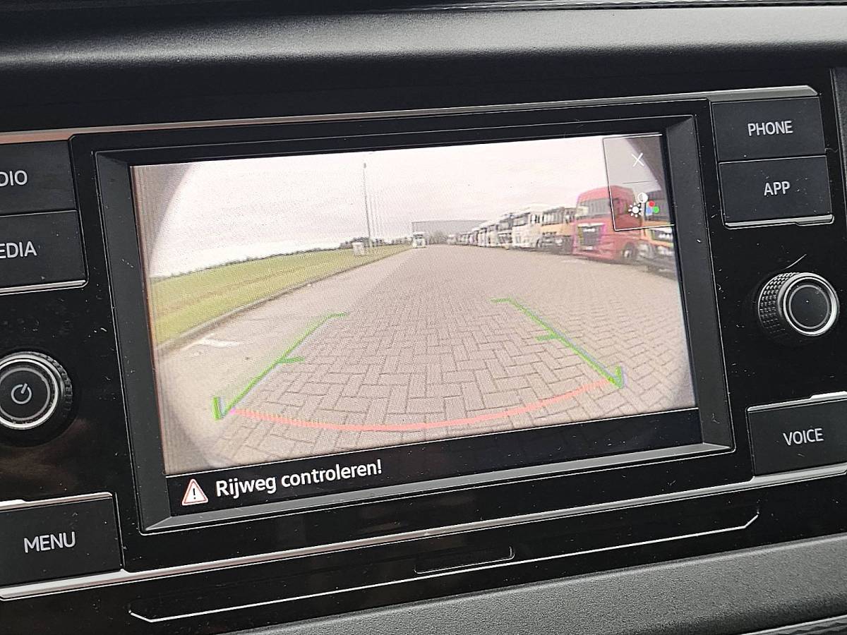 Volkswagen Transporter VOLKSWAGEN TRANSPORTER 2.0 TDI L2H1 150Pk Automaat T6.1 Achterdeuren Carplay 3-Zits Camera BPM-vrij Lm-Velgen Bumpers-Kleur!