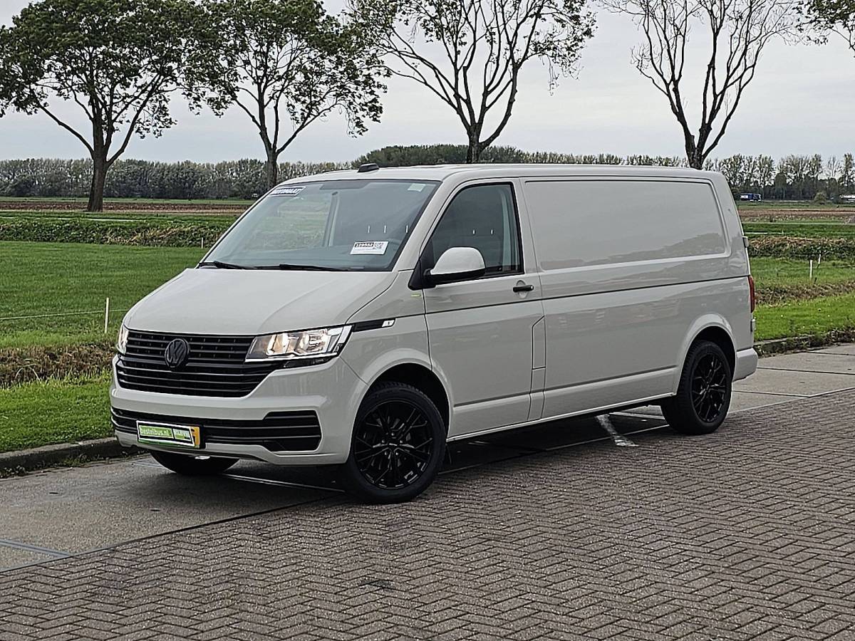 Volkswagen Transporter VOLKSWAGEN TRANSPORTER 2.0 TDI L2H1 150Pk Automaat T6.1 Achterdeuren Carplay 3-Zits Camera BPM-vrij Lm-Velgen Bumpers-Kleur!