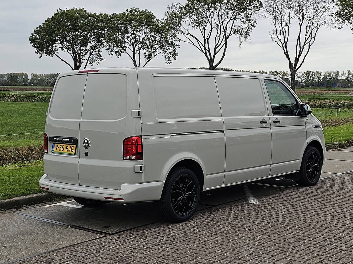 Volkswagen Transporter VOLKSWAGEN TRANSPORTER 2.0 TDI L2H1 150Pk Automaat T6.1 Achterdeuren Carplay 3-Zits Camera BPM-vrij Lm-Velgen Bumpers-Kleur!