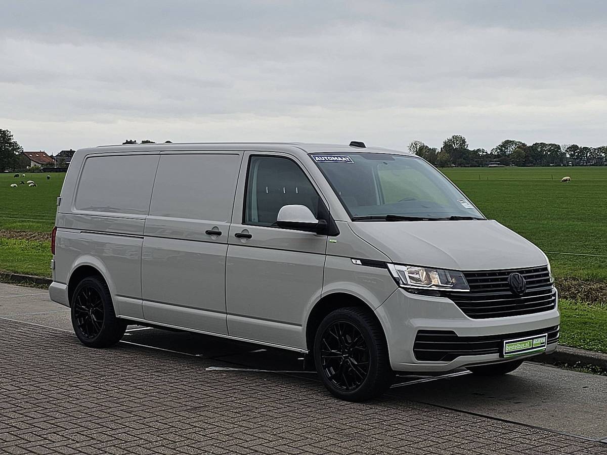 Volkswagen Transporter VOLKSWAGEN TRANSPORTER 2.0 TDI L2H1 150Pk Automaat T6.1 Achterdeuren Carplay 3-Zits Camera BPM-vrij Lm-Velgen Bumpers-Kleur!