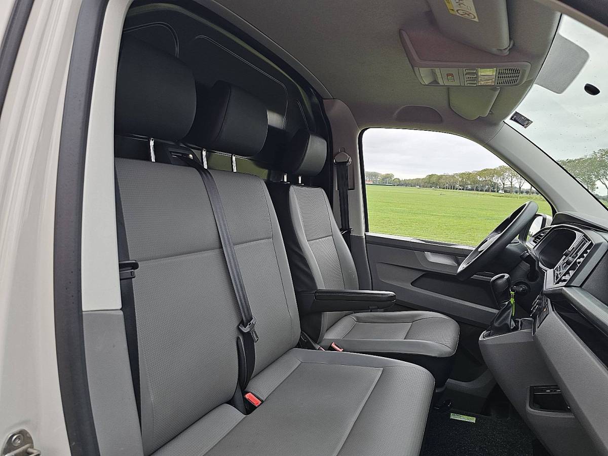 Volkswagen Transporter VOLKSWAGEN TRANSPORTER 2.0 TDI L2H1 150Pk Automaat T6.1 Achterdeuren Carplay 3-Zits Camera BPM-vrij Lm-Velgen Bumpers-Kleur!