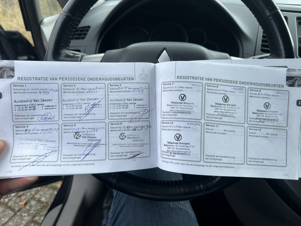 Mitsubishi Grandis Mitsubishi Grandis 2.4-16V Limited 7 PERSOONS *NAP*TREKHAAK*AIRCO*PDC*UNIEK