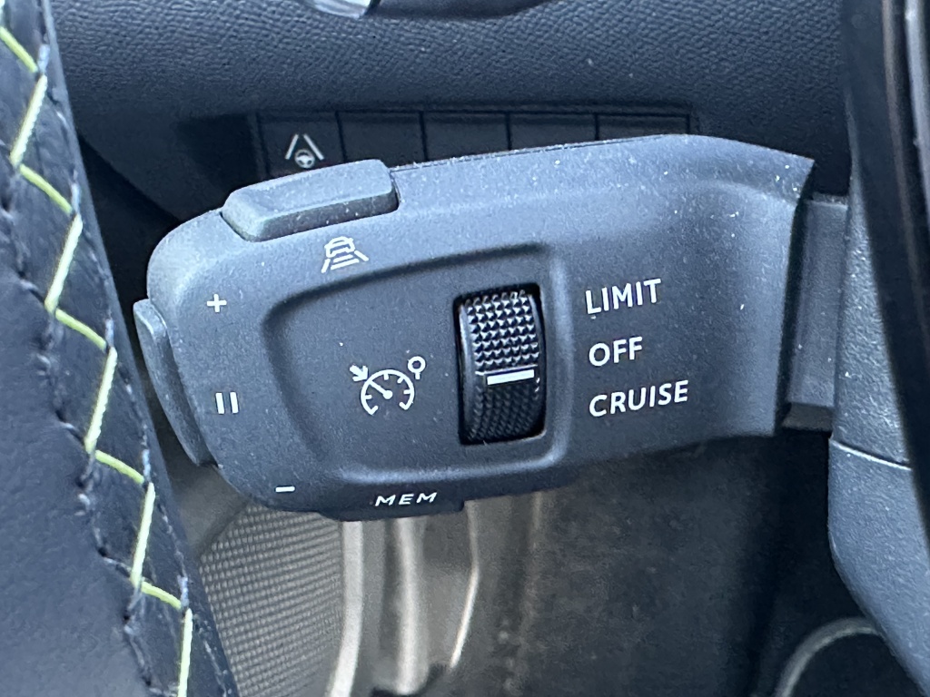 Peugeot 2008 Peugeot 2008 1.2 Hybrid 136 GT | Camera voor & achter | Adaptive cruise control |