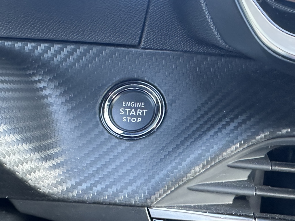 Peugeot 2008 Peugeot 2008 1.2 Hybrid 136 GT | Camera voor & achter | Adaptive cruise control |