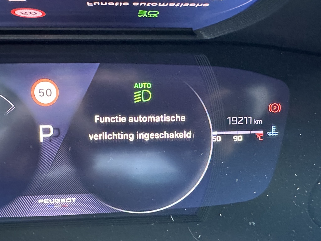 Peugeot 2008 Peugeot 2008 1.2 Hybrid 136 GT | Camera voor & achter | Adaptive cruise control |