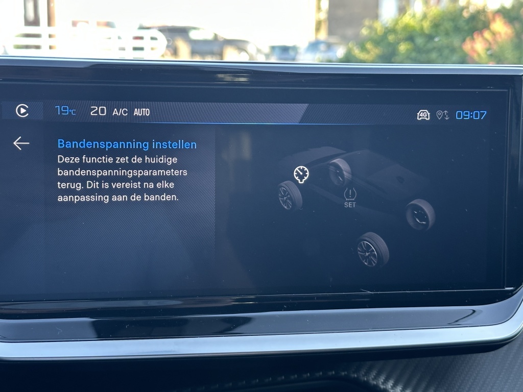 Peugeot 2008 Peugeot 2008 1.2 Hybrid 136 GT | Camera voor & achter | Adaptive cruise control |