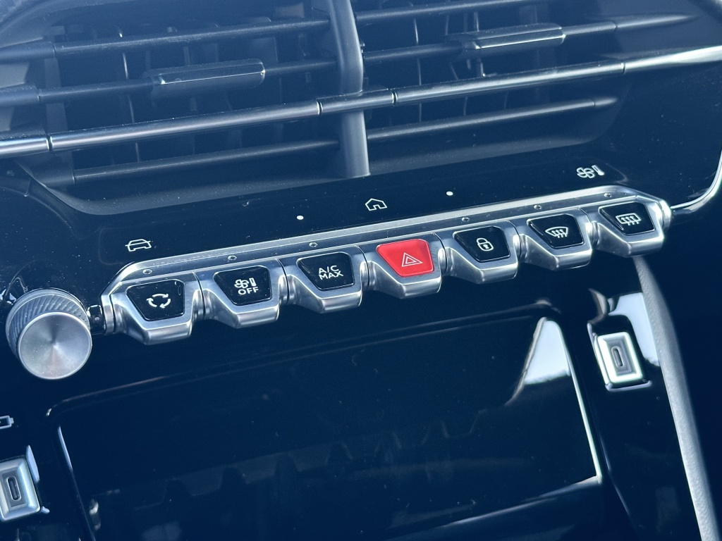 Peugeot 2008 Peugeot 2008 1.2 Hybrid 136 GT | Camera voor & achter | Adaptive cruise control |