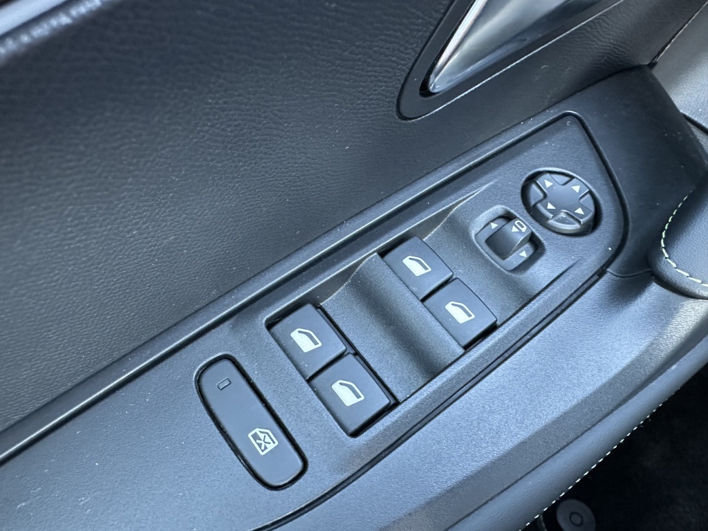 Peugeot 2008 Peugeot 2008 1.2 Hybrid 136 GT | Camera voor & achter | Adaptive cruise control |